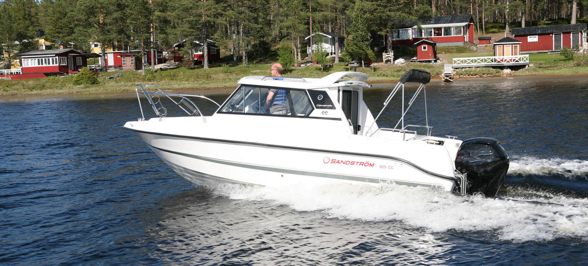 Vi säljer svensktillverkade Sandström båtar för fiske och fritid.