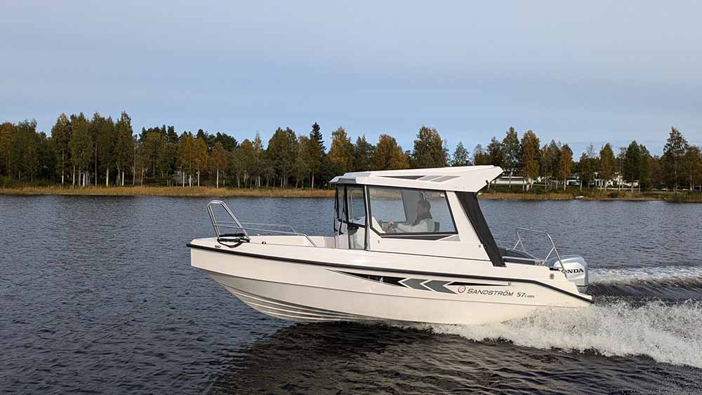 Sandströms Ultra 57 cabin m tohatsu MFS115AETL